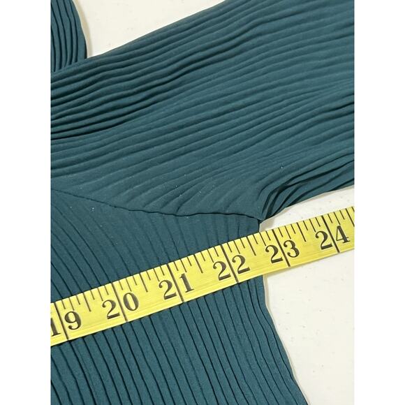 Catherine’s Woman’s Plus Size 1X Cold Shoulder, Stretchy, Emerald Green Blouse - Picture 8 of 8